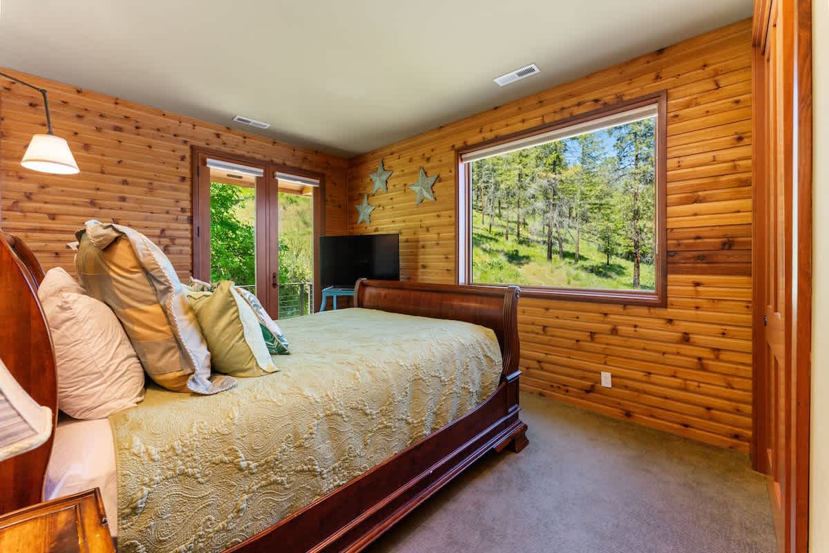 Upper Level Bedroom 2 with Queen Bed
