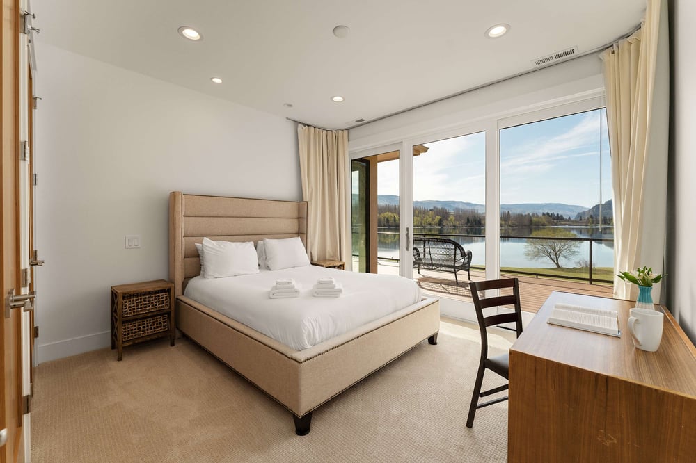 Bald Eagle Beach Bedroom with lake view