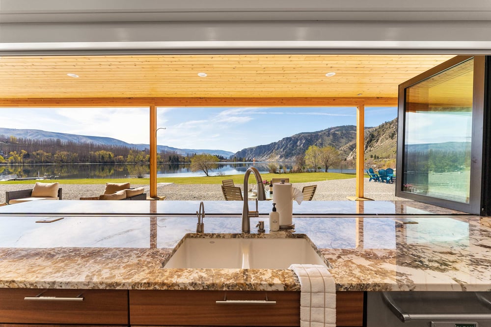 Bald Eagle Beach Kitchen with lake view